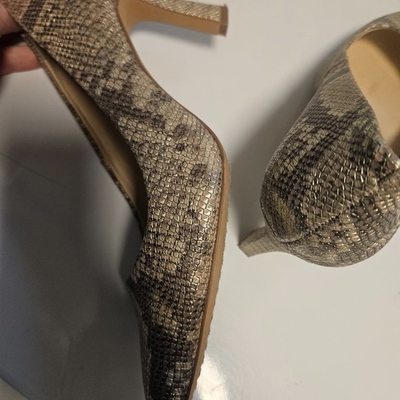 VINCE CAMUTO Python Retsie Pointed Toe Heels 9.5 - Picture 10 of 10
